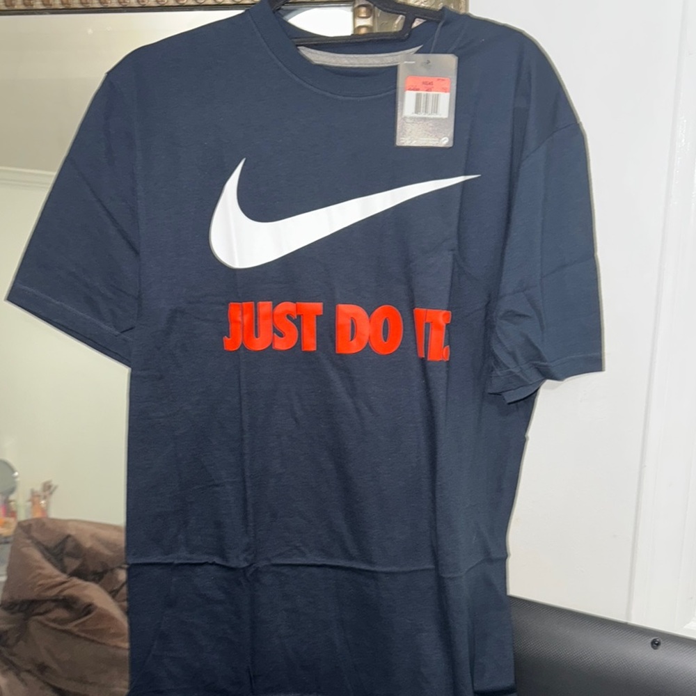 Nike Men's Navy Blue T-Shirt